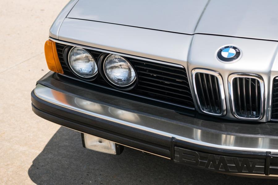 Детали экстерьера BMW 733i 1978 года  (NA) (фото 9 из 33)